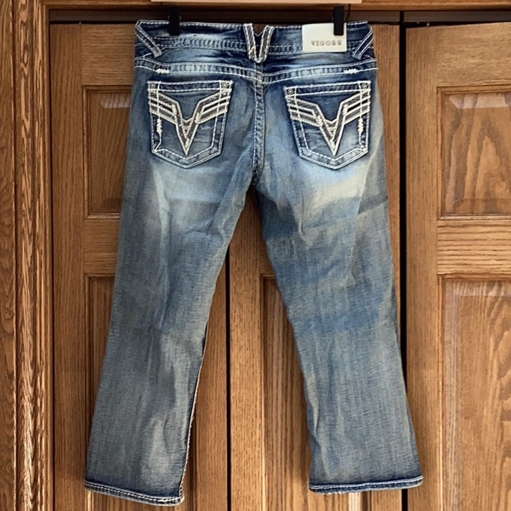 Vigoss the Chelsea distressed denim blue jean capris. Women’s size 7/8